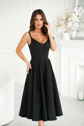 Midi φόρεμα ελαφρώς φαρδύ με τιράντες σε μαύρο
