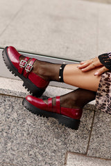 Chaussures rouges en cuir verni à brides pour femme
