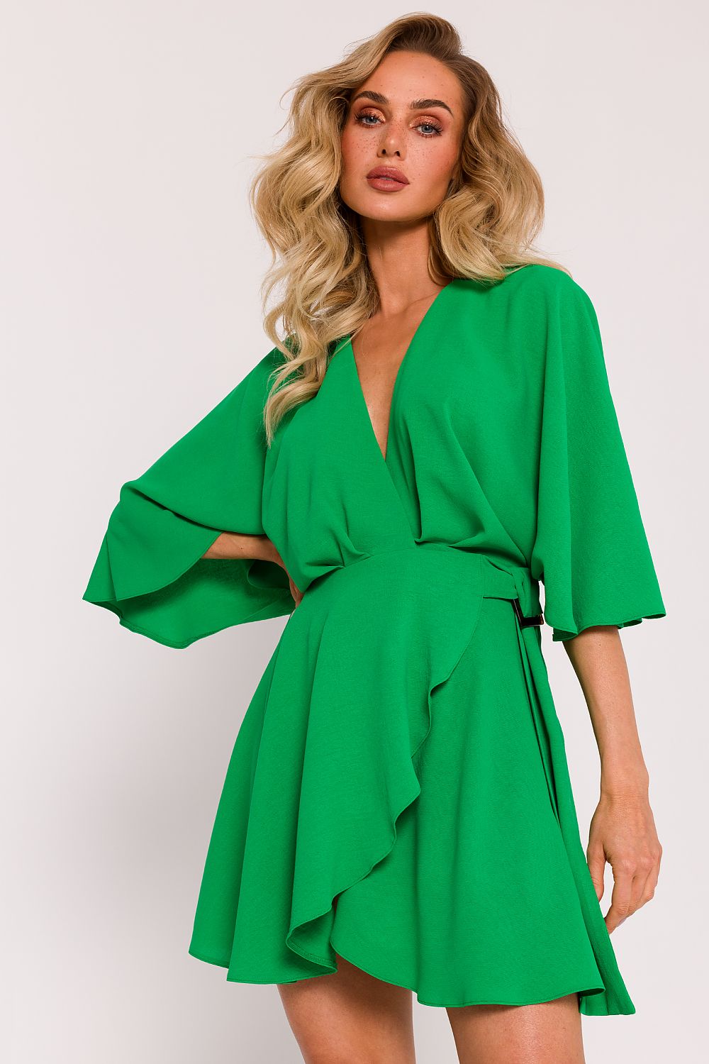 φόρεμα κρεπ με μανίκια νυχτερίδας σε πράσινο