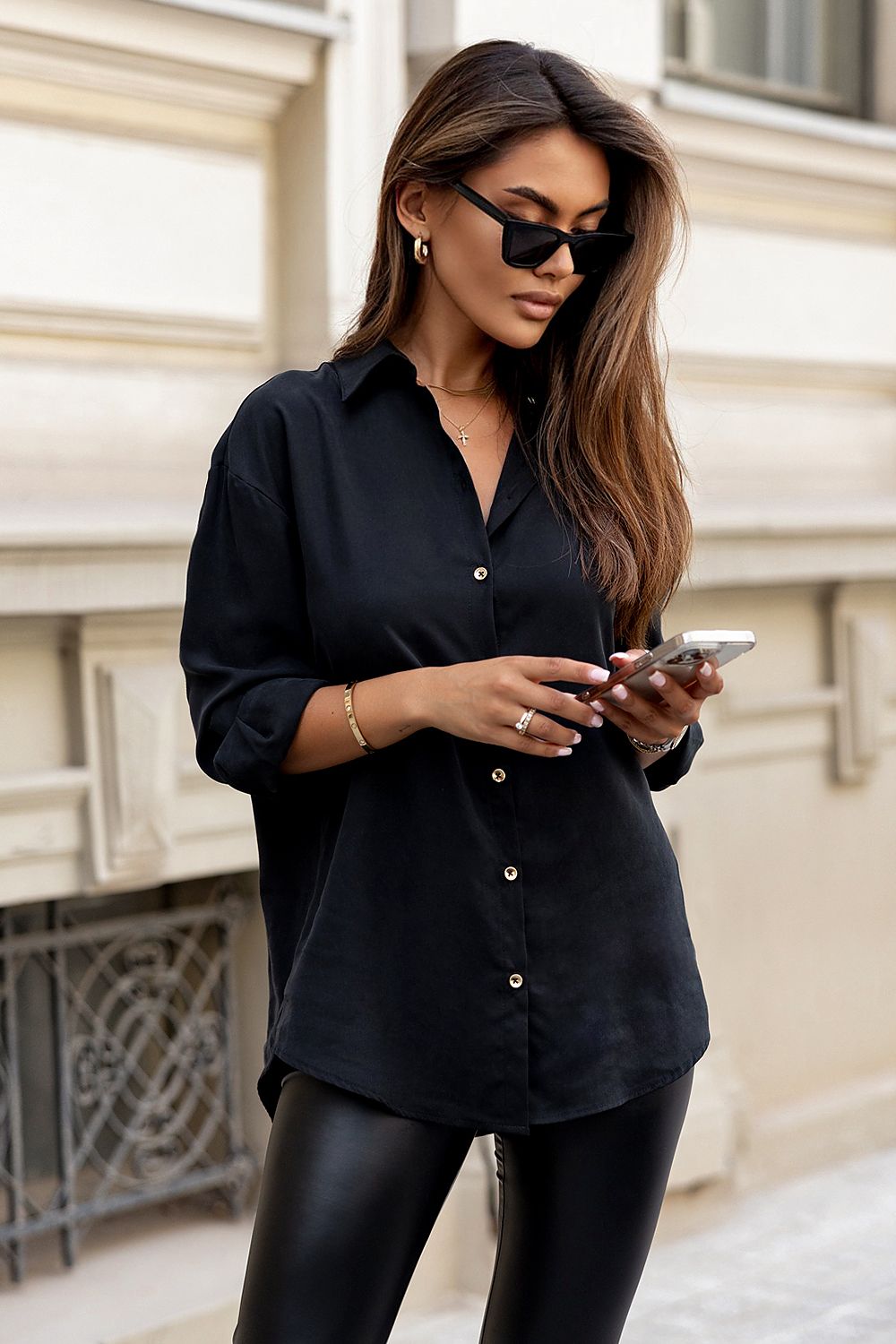 Κλασικό γυναικείο πουκάμισο σε μαύρο