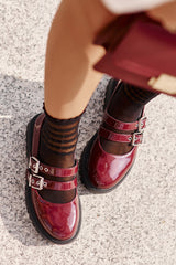 Chaussures femme en cuir verni bordeaux à brides