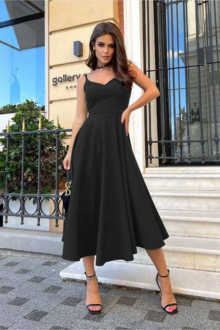Midi φόρεμα ελαφρώς φαρδύ με τιράντες σε μαύρο