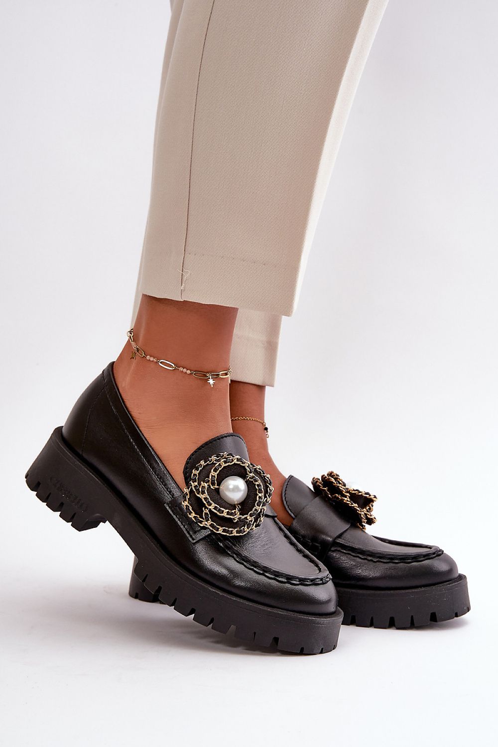 Leather Moccasins With Decorative Flower - Black