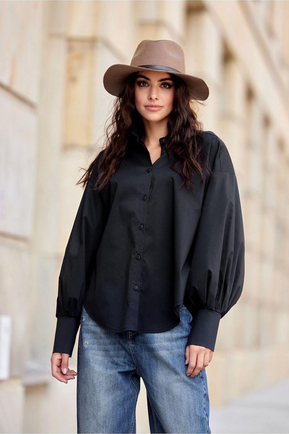 Elegant Black Shirt With Collar And Puffy Sleeves