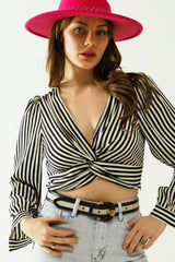 Ριγέ Crop Top με V-Λαιμόκοψη και Στριφτή Μπροστινή Όψη