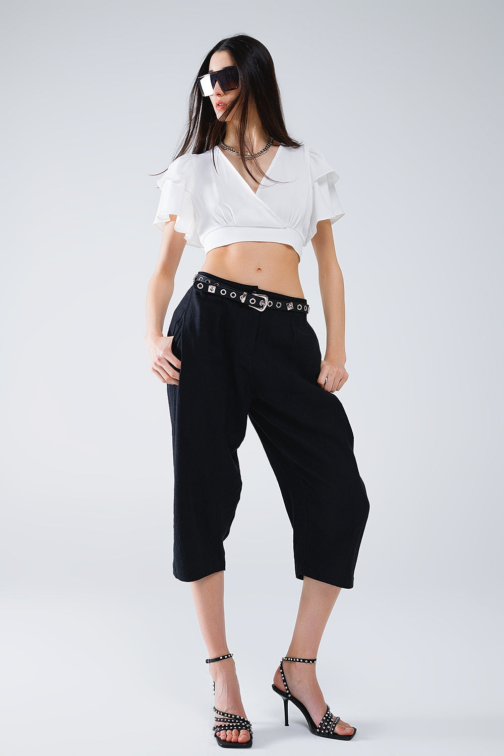 Λευκό Crop Top με Κοντά Μανίκια, V-Λαιμόκοψη & Κορδόνι