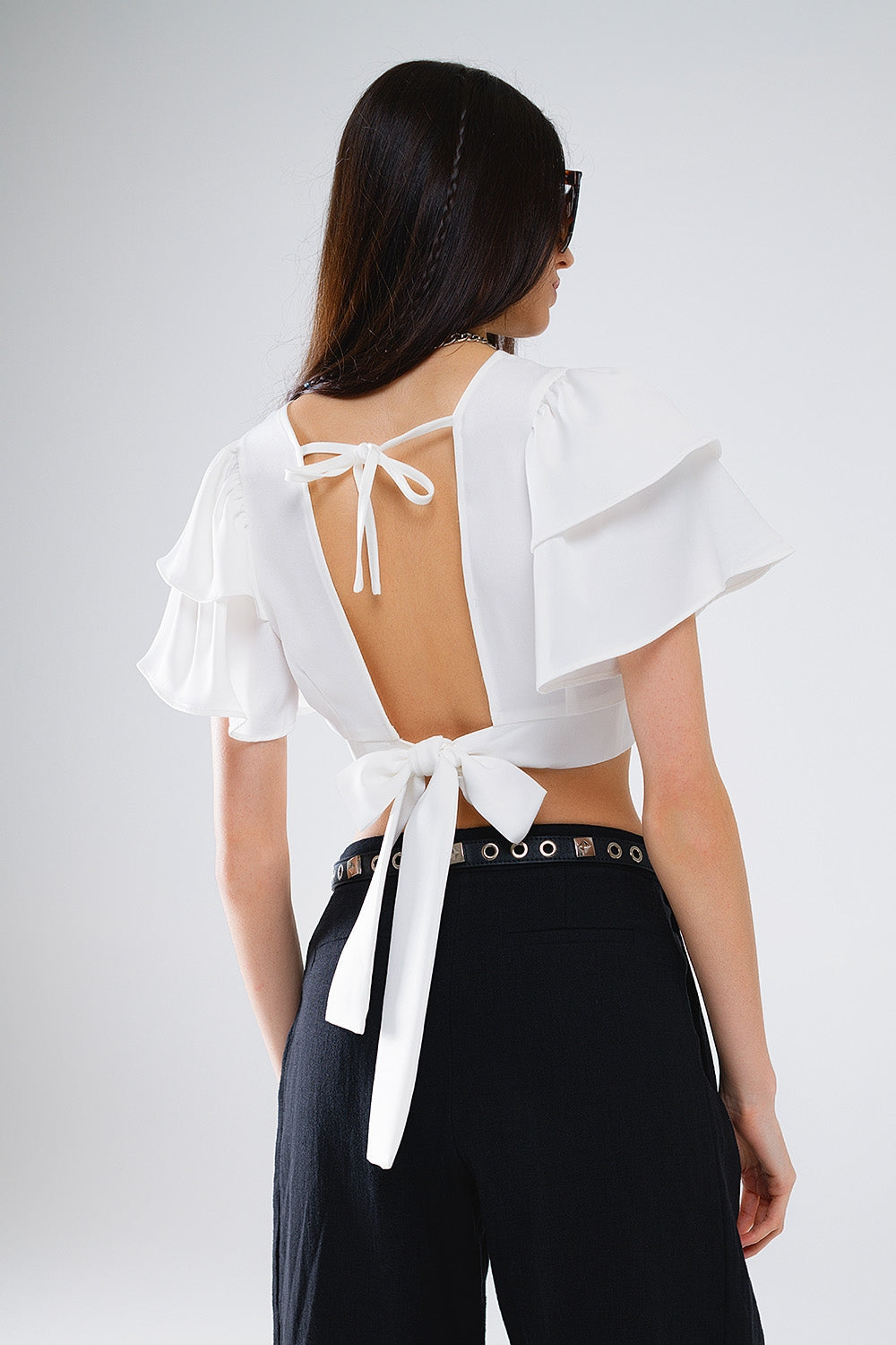 Λευκό Crop Top με Κοντά Μανίκια, V-Λαιμόκοψη & Κορδόνι