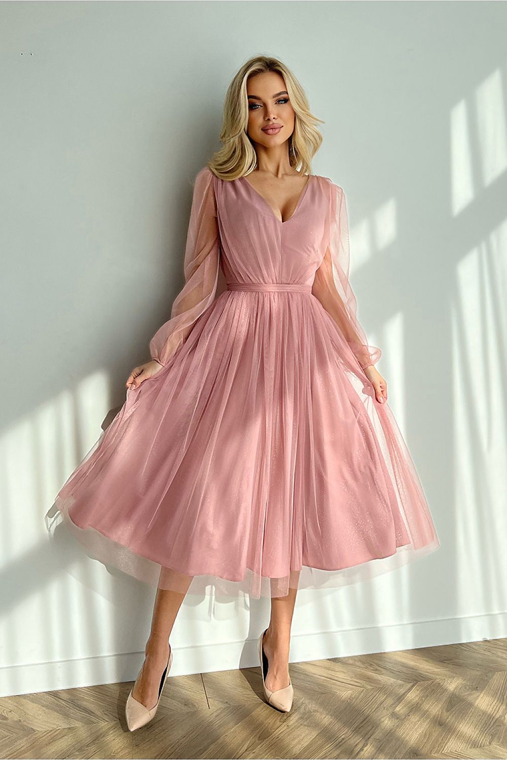 Βραδινό Φόρεμα Με Ελαφρώς Φουντωτή Φούστα Σε Βρώμικο Ροζ